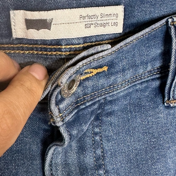 Women's Levi's® Classic Straight-Leg Jeans - Picture 5 of 9